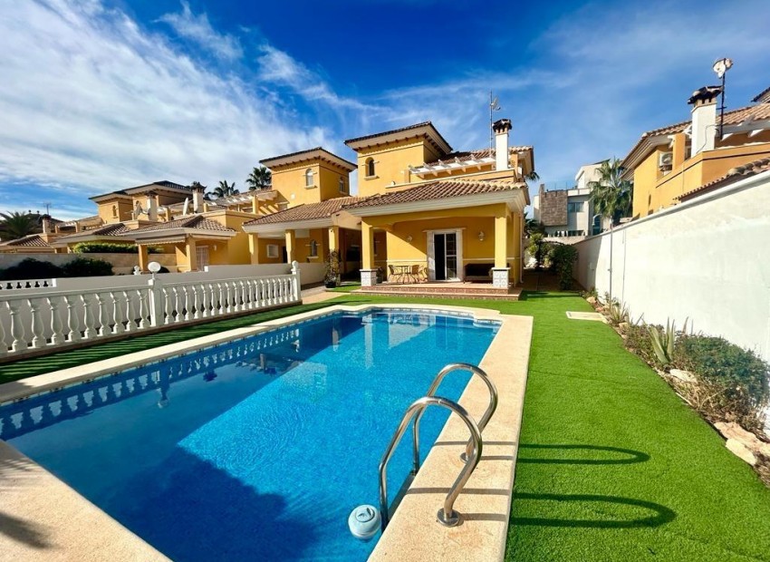 Herverkoop - Villa -
Orihuela Costa* - Cabo Roig