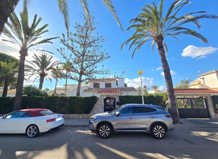 Herverkoop - Villa -
Orihuela Costa* - Cabo Roig