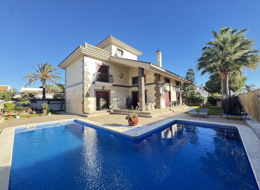 Herverkoop - Villa -
Orihuela Costa* - Cabo Roig