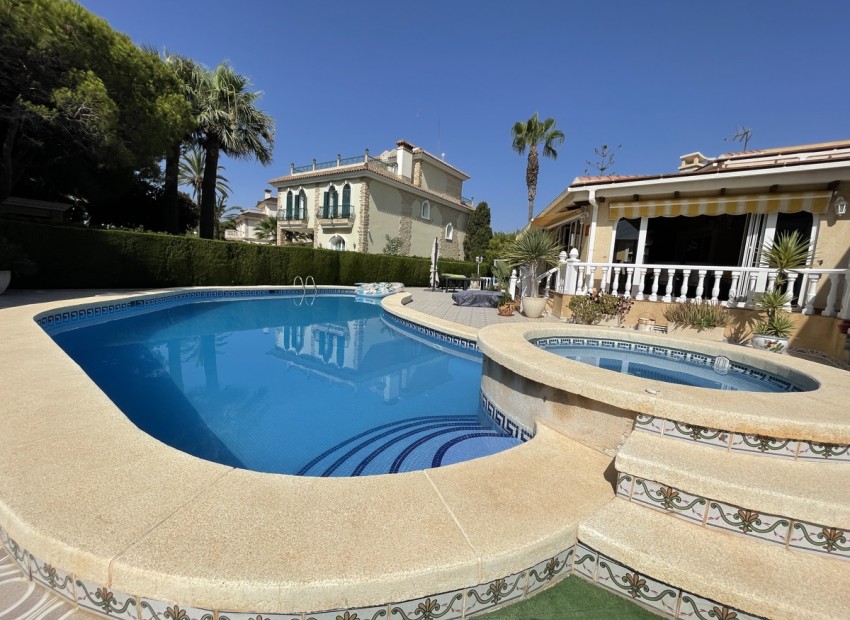 Herverkoop - Villa -
Orihuela Costa* - Cabo Roig*