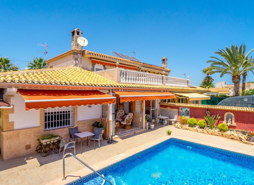 Herverkoop - Villa -
Orihuela Costa* - Campoamor