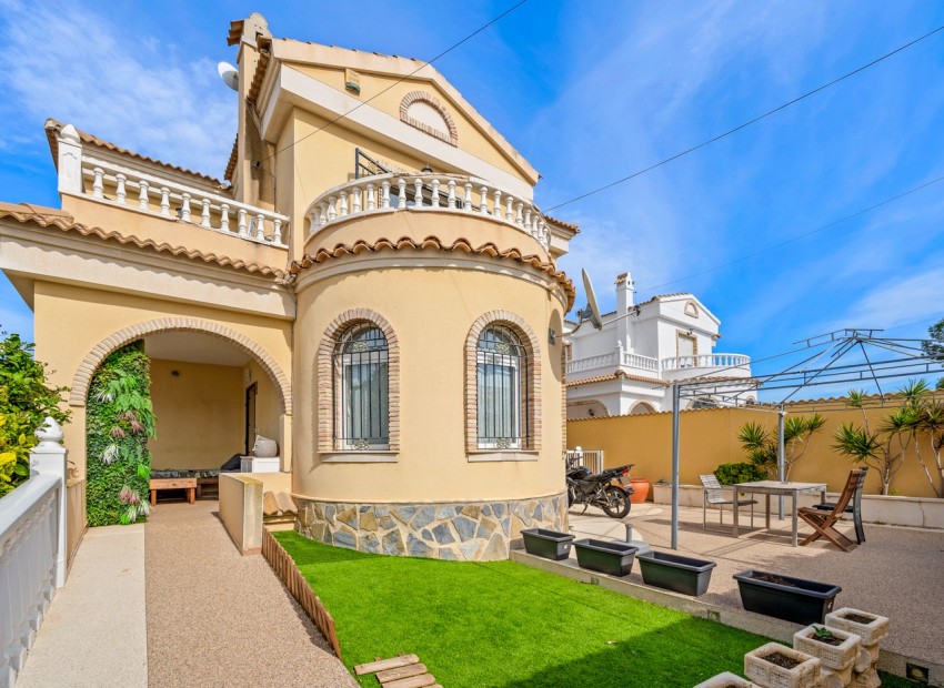 Herverkoop - Villa -
Orihuela Costa* - Castillo de Don Juan