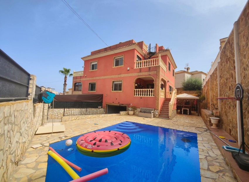 Herverkoop - Villa -
Orihuela Costa* - El Galan*