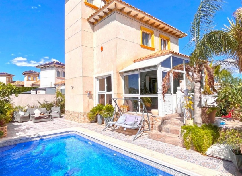 Herverkoop - Villa -
Orihuela Costa - La Zenia