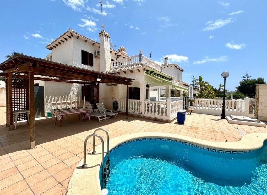 Herverkoop - Villa -
Orihuela Costa* - La Zenia