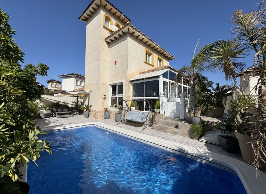 Herverkoop - Villa -
Orihuela Costa* - La Zenia*