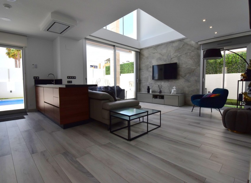 Herverkoop - Villa -
Orihuela Costa - Lomas de Cabo Roig