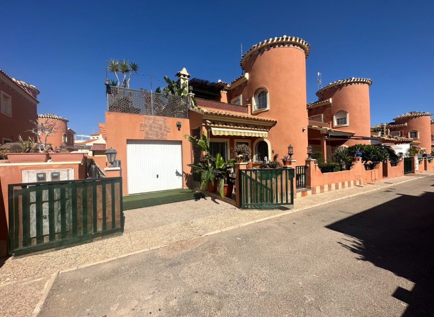 Herverkoop - Villa -
Orihuela Costa* - Playa Flamenca*