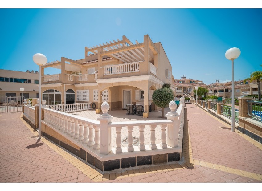 Herverkoop - Villa -
Orihuela Costa* - Playa Flamenca*