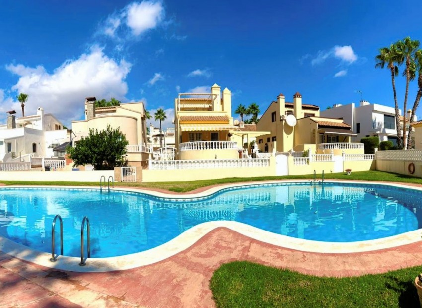 Herverkoop - Villa -
Orihuela Costa* - Playa Flamenca