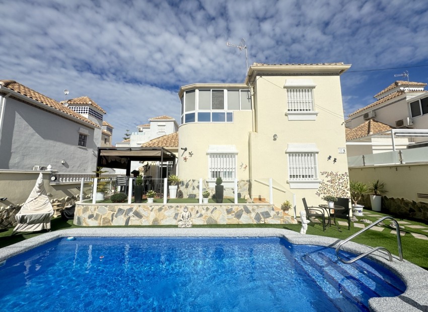 Herverkoop - Villa -
Orihuela Costa* - Villamartin*