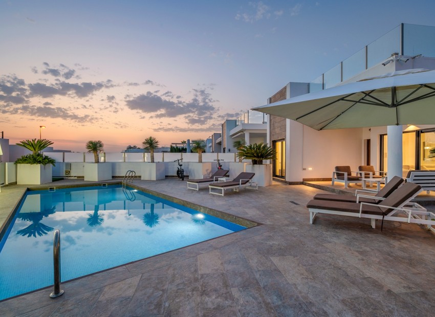 Herverkoop - Villa -
Orihuela Costa* - Villamartín