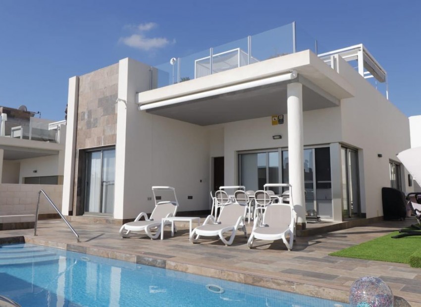 Herverkoop - Villa -
Orihuela Costa* - Villamartin*