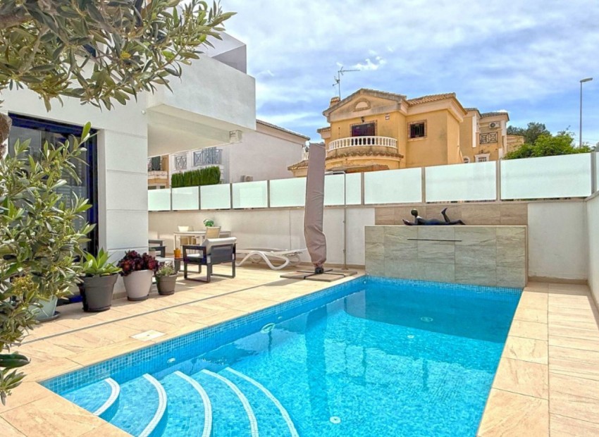 Herverkoop - Villa -
Orihuela Costa - Villamartin