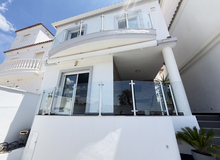 Herverkoop - Villa -
Orihuela Costa - Villamartin