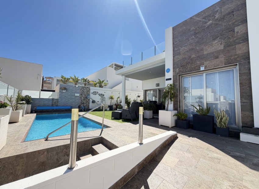 Herverkoop - Villa -
Orihuela Costa - Villamartin