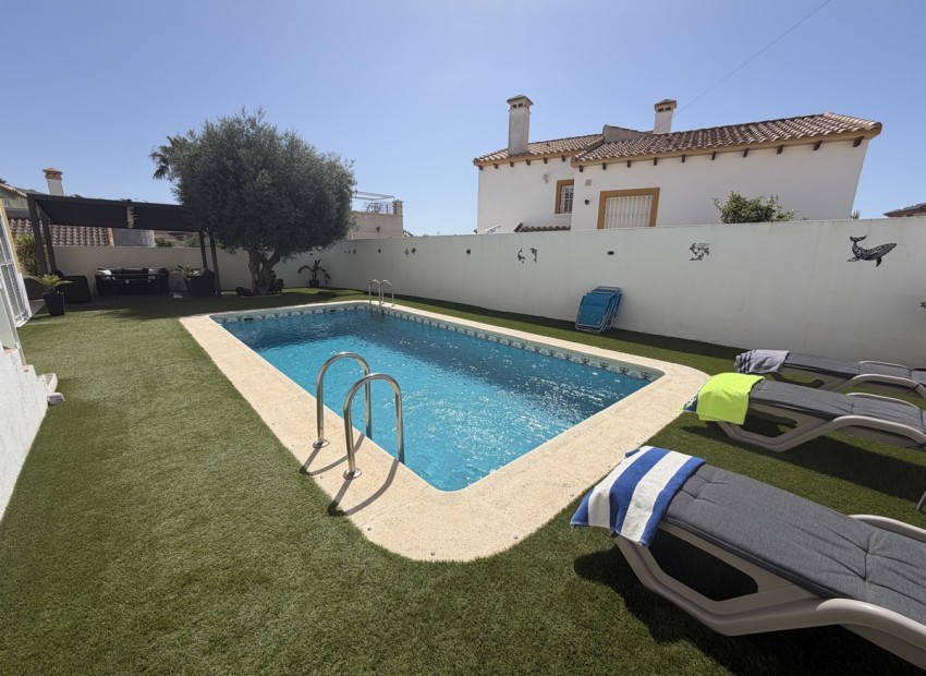 Herverkoop - Villa -
Orihuela Costa - Villamartin