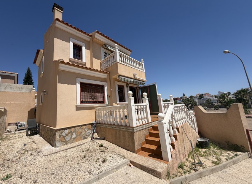 Herverkoop - Villa -
Orihuela Costa - Villamartin