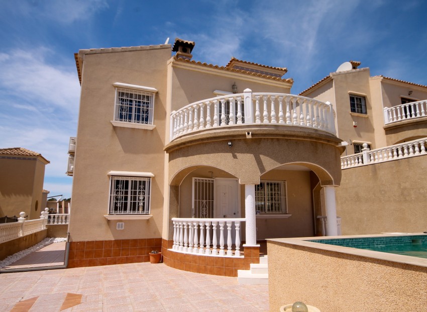 Herverkoop - Villa -
Orihuela Costa* - Villamartin*