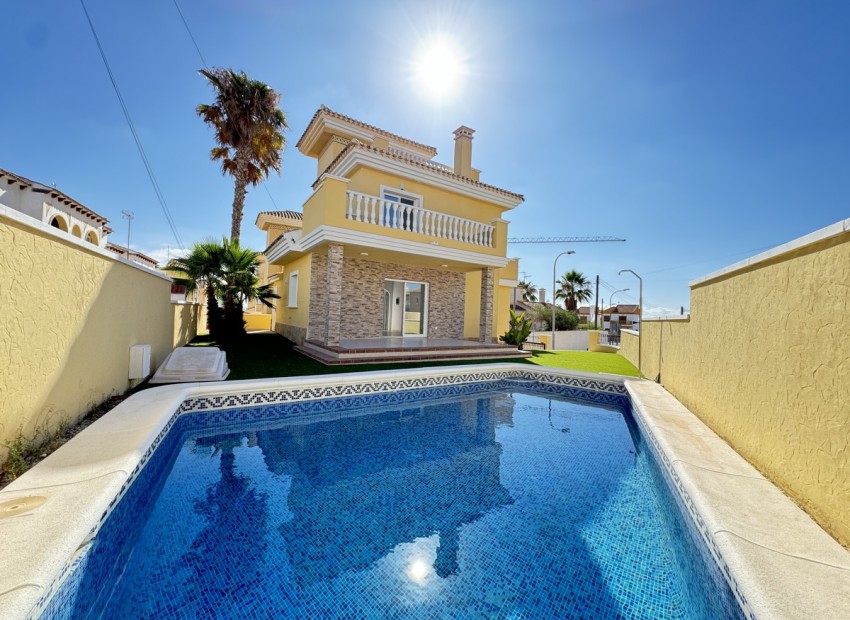 Herverkoop - Villa -
Orihuela Costa* - Villamartin*