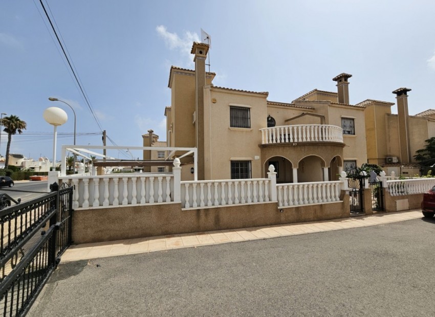 Herverkoop - Villa -
Orihuela Costa