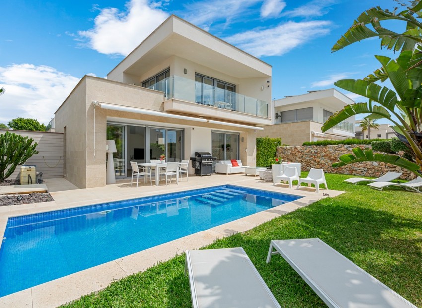 Herverkoop - Villa -
Orihuela* - Vistabella Golf