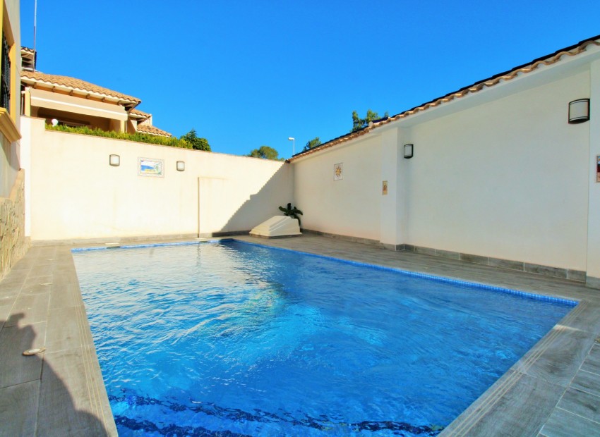 Herverkoop - Villa -
Playa Flamenca