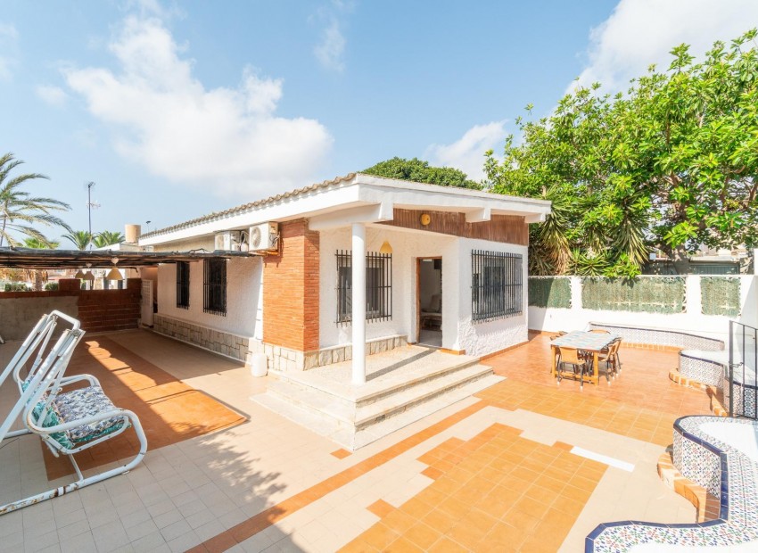 Herverkoop - Villa -
Torrevieja* - Aguas nuevas 1