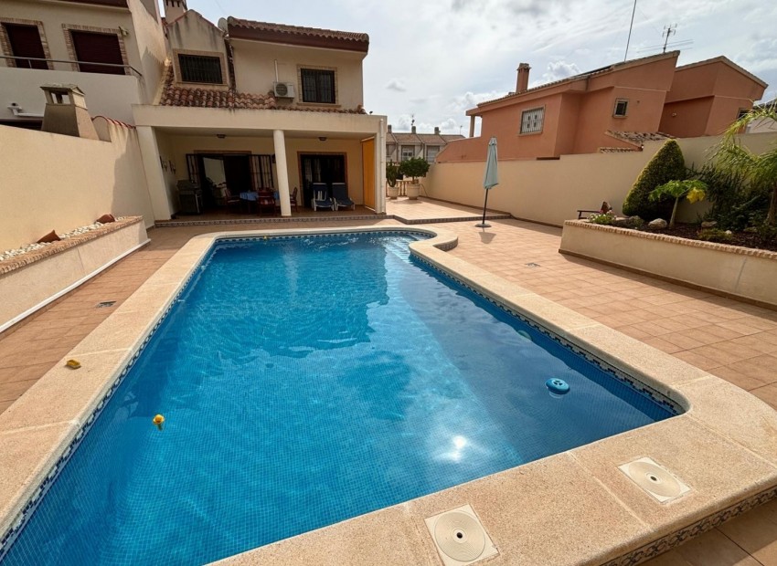 Herverkoop - Villa -
Torrevieja Centro - Torrevieja