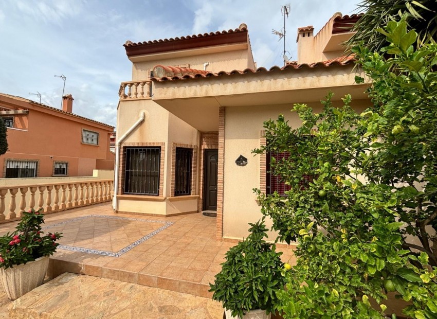 Herverkoop - Villa -
Torrevieja Centro - Torrevieja