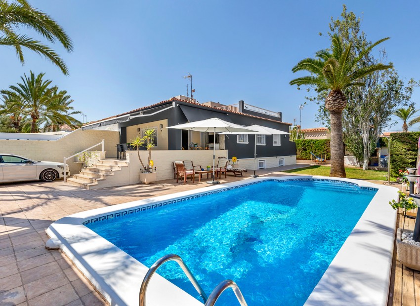 Herverkoop - Villa -
Torrevieja - Rocio del Mar