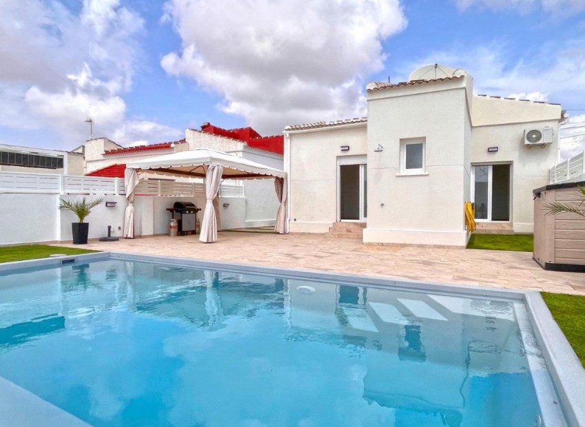 Herverkoop - Villa -
Torrevieja - San Luis