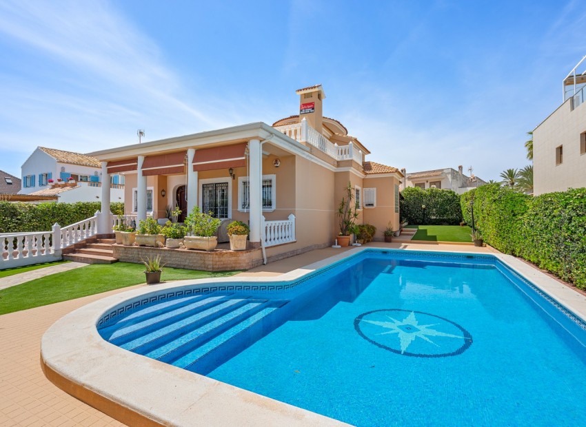 Herverkoop - Villa -
Torrevieja - Torre La Mata
