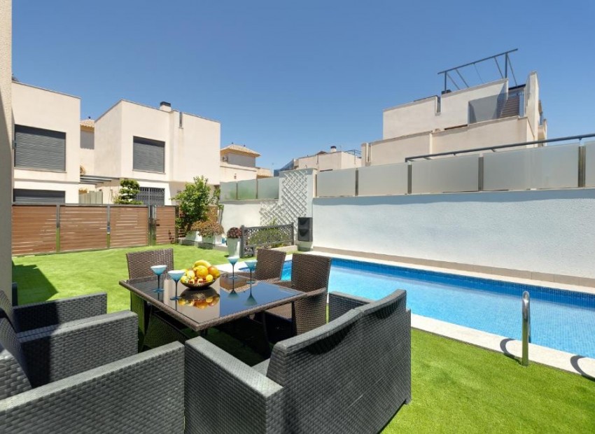 Herverkoop - Villa -
Torrevieja - Torrevieja - Centre