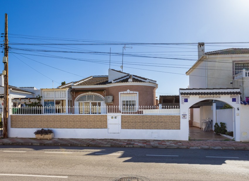 Herverkoop - Villa -
Torrevieja* - Urbanización San Luis