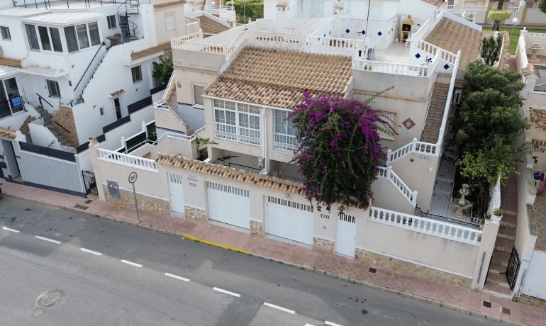 Huis - Herverkoop - Orihuela Costa* -
                Los Altos*