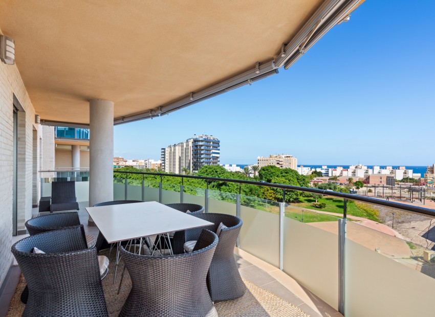 Revente - Appartement / Flat -
El Campello - El Amerador