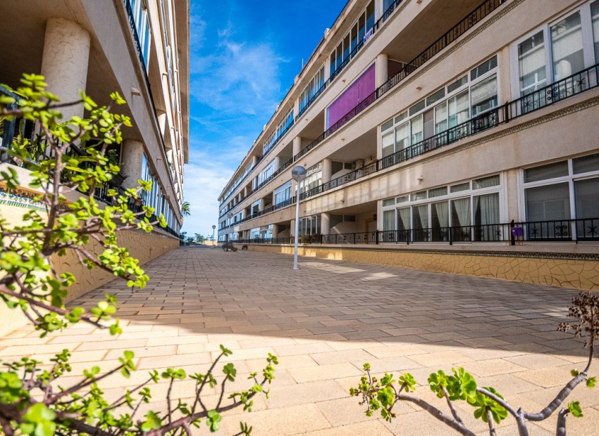 Revente - Appartement / Flat -
Orihuela Costa* - Punta Prima