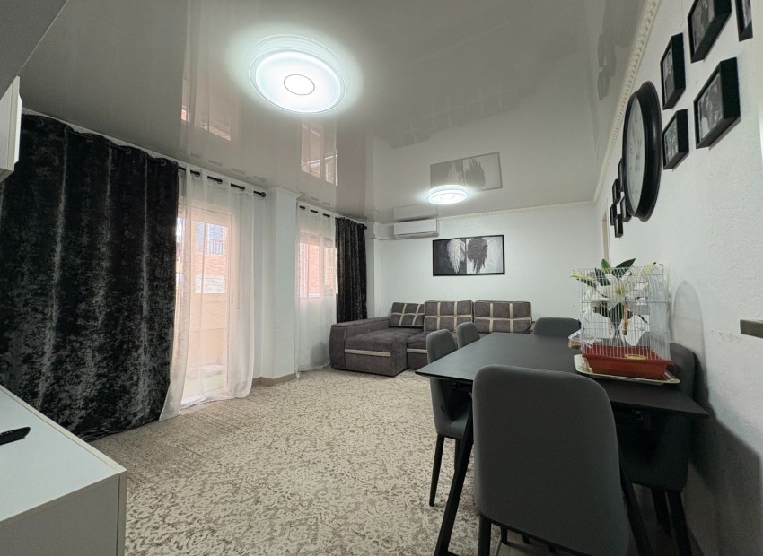 Revente - Appartement / Flat -
Torrevieja* - Centro