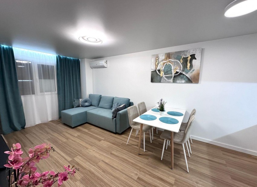 Revente - Appartement / Flat -
Torrevieja* - Estacion De Autobuses