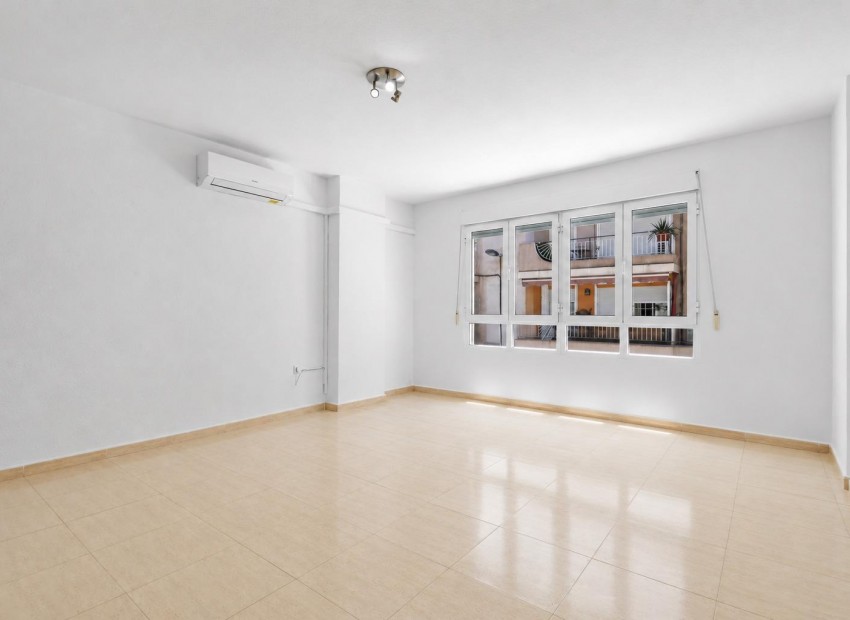 Revente - Appartement / Flat -
Torrevieja* - Puerto Deportivo