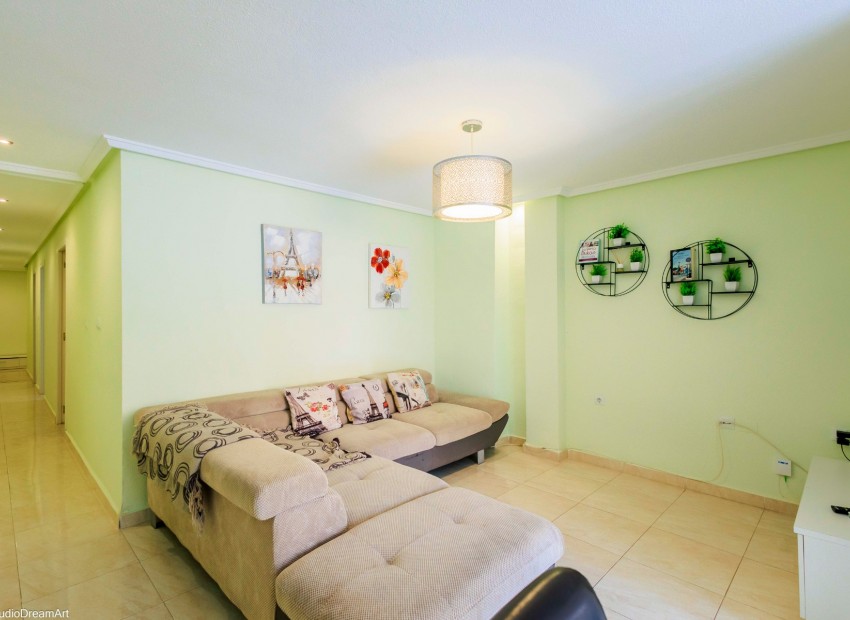 Revente - Appartement / Flat -
Torrevieja*