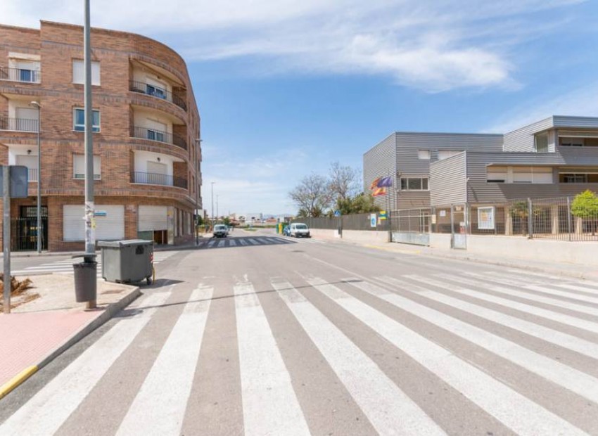 Revente - Commercial -
Alicante* - Almoradi*