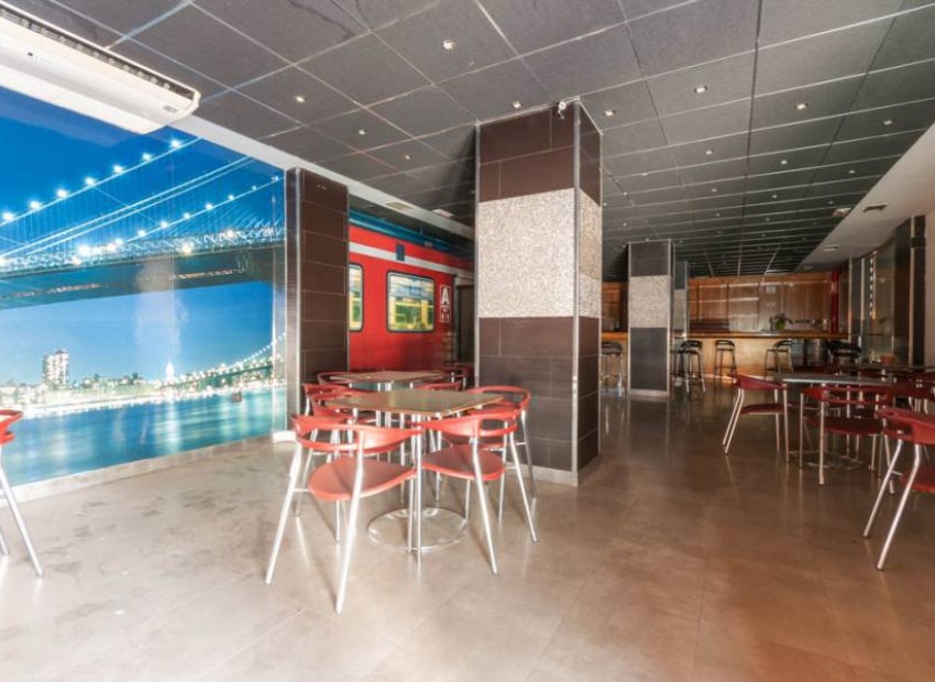 Revente - Commercial -
Alicante* - Almoradi*