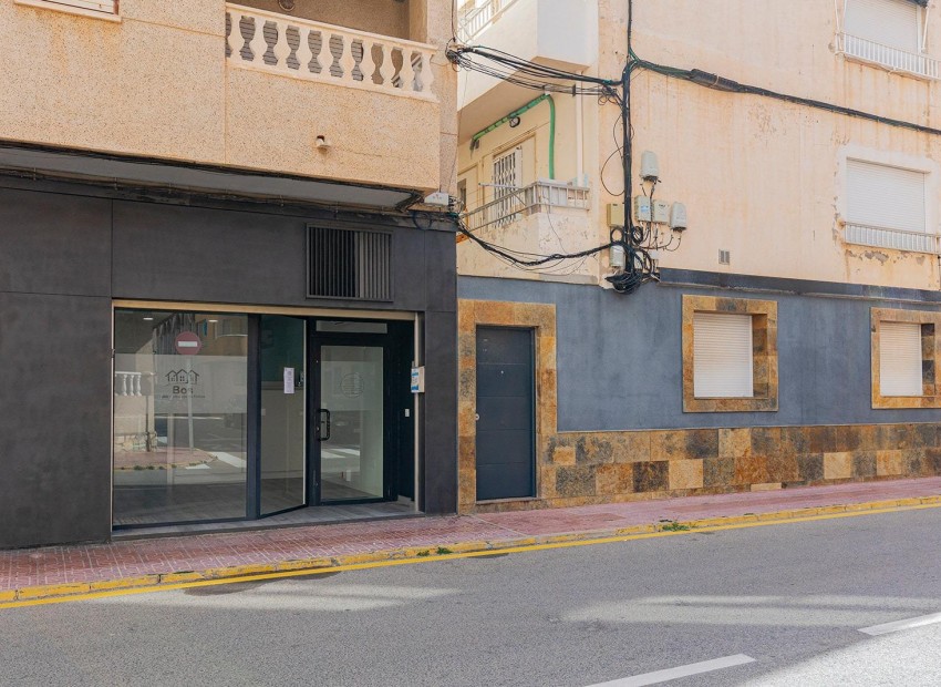 Revente - Commercial -
Torrevieja* - La Mata pueblo