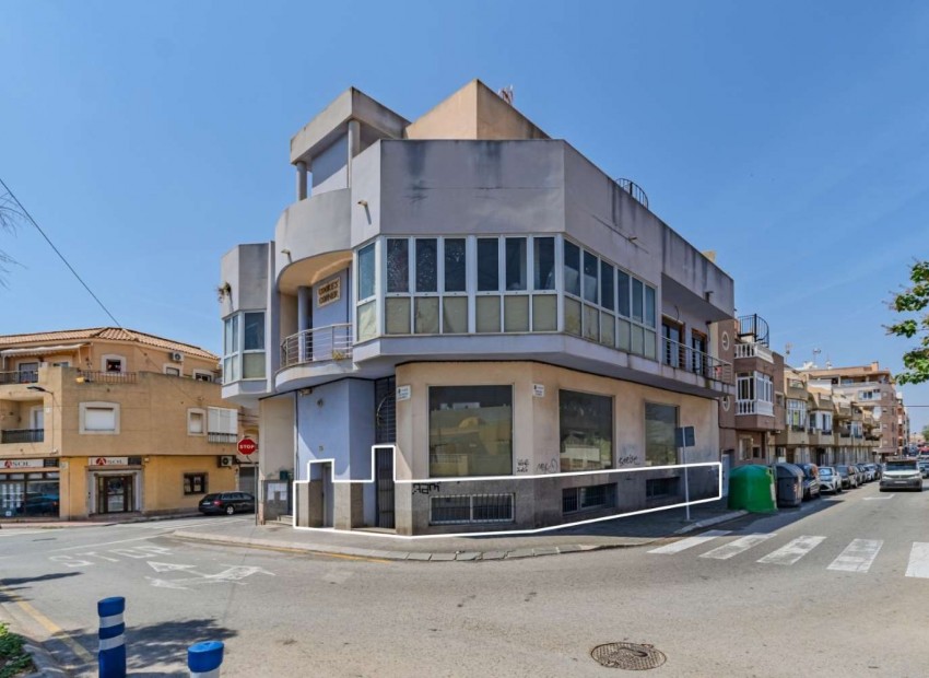 Revente - Commercial -
Torrevieja* - Nueva Torrevieja - Aguas Nuevas
