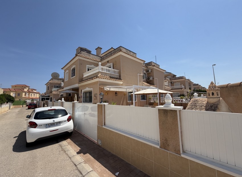 Revente - Maison -
Orihuela Costa - La Zenia