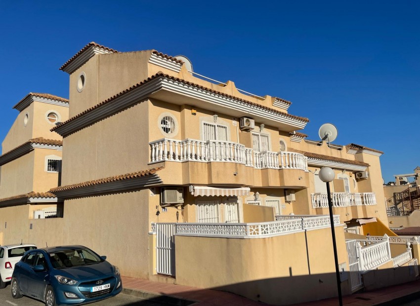 Revente - Maison -
Orihuela Costa - Villamartin