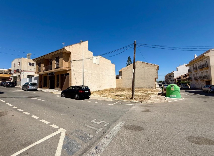 Revente - Plot -
San Miguel de Salinas* - CENTRO URBANO