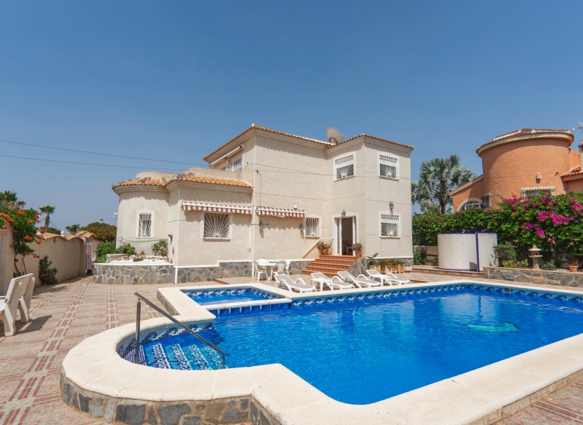 Revente - Villa -
Ciudad Quesada - Campo De Golf La Marquesa